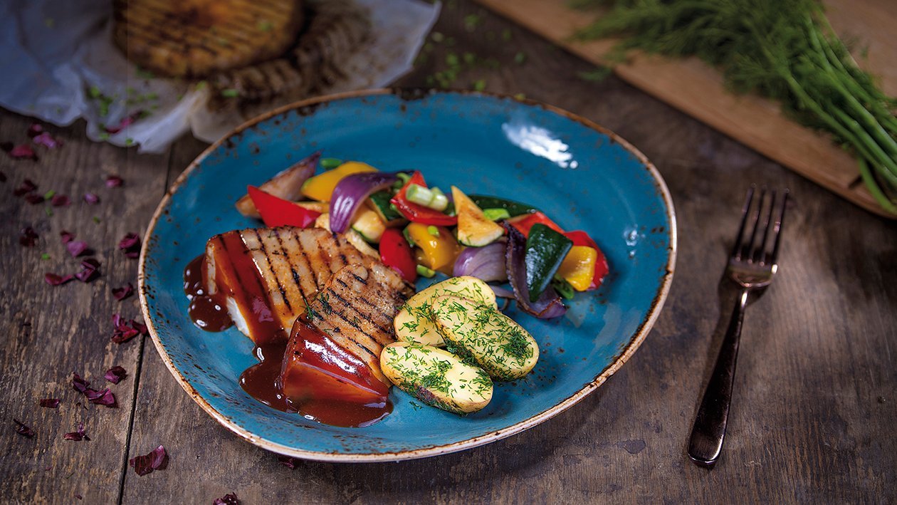 Grilovaný celerový kořen se zeleninovým demi-glace a pečenou zeleninou Grilovaný celerový kořen se zeleninovým demi-glace a pečenou zeleninou