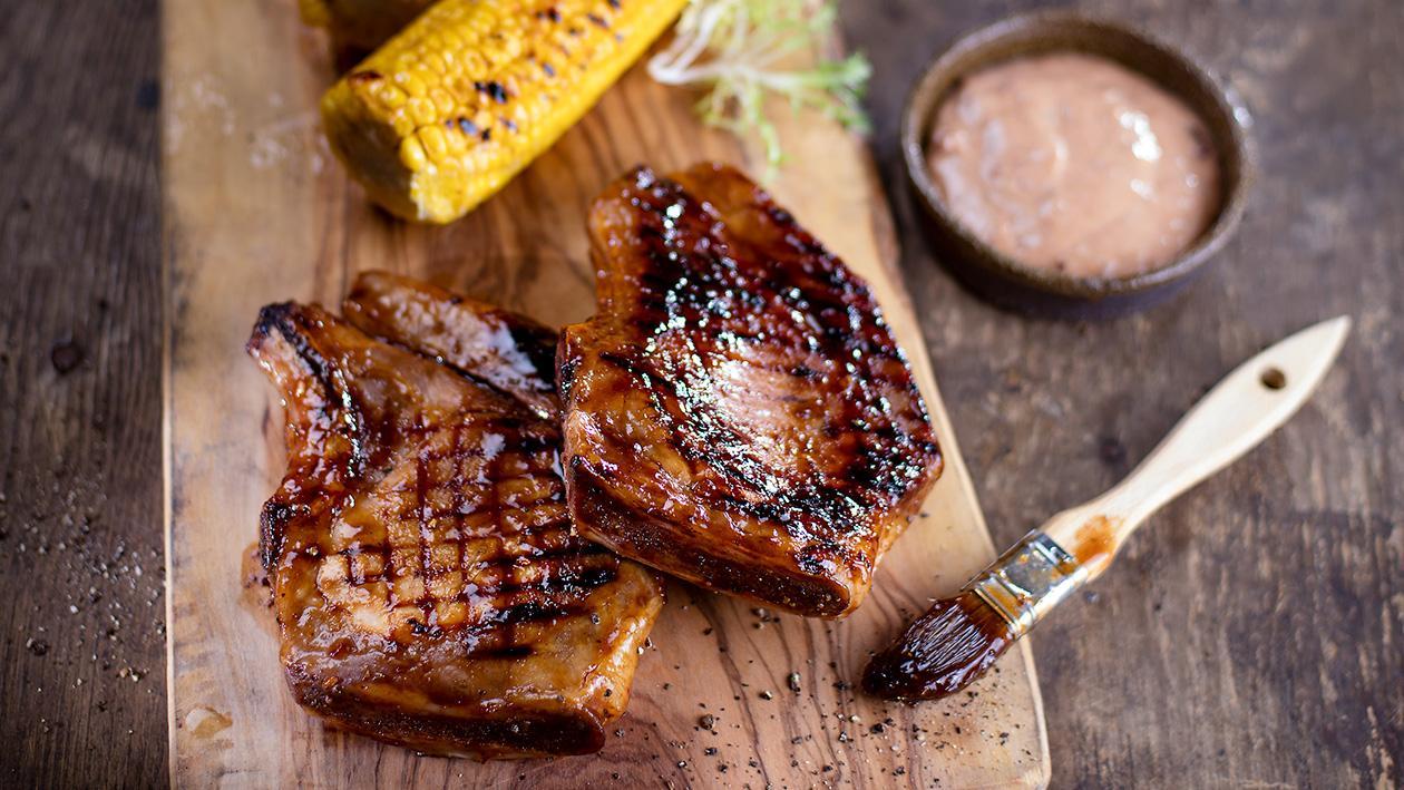 Steak z vepřové pečeně s uzenou švestkovou majonézou Steak z vepřové pečeně s uzenou švestkovou majonézou