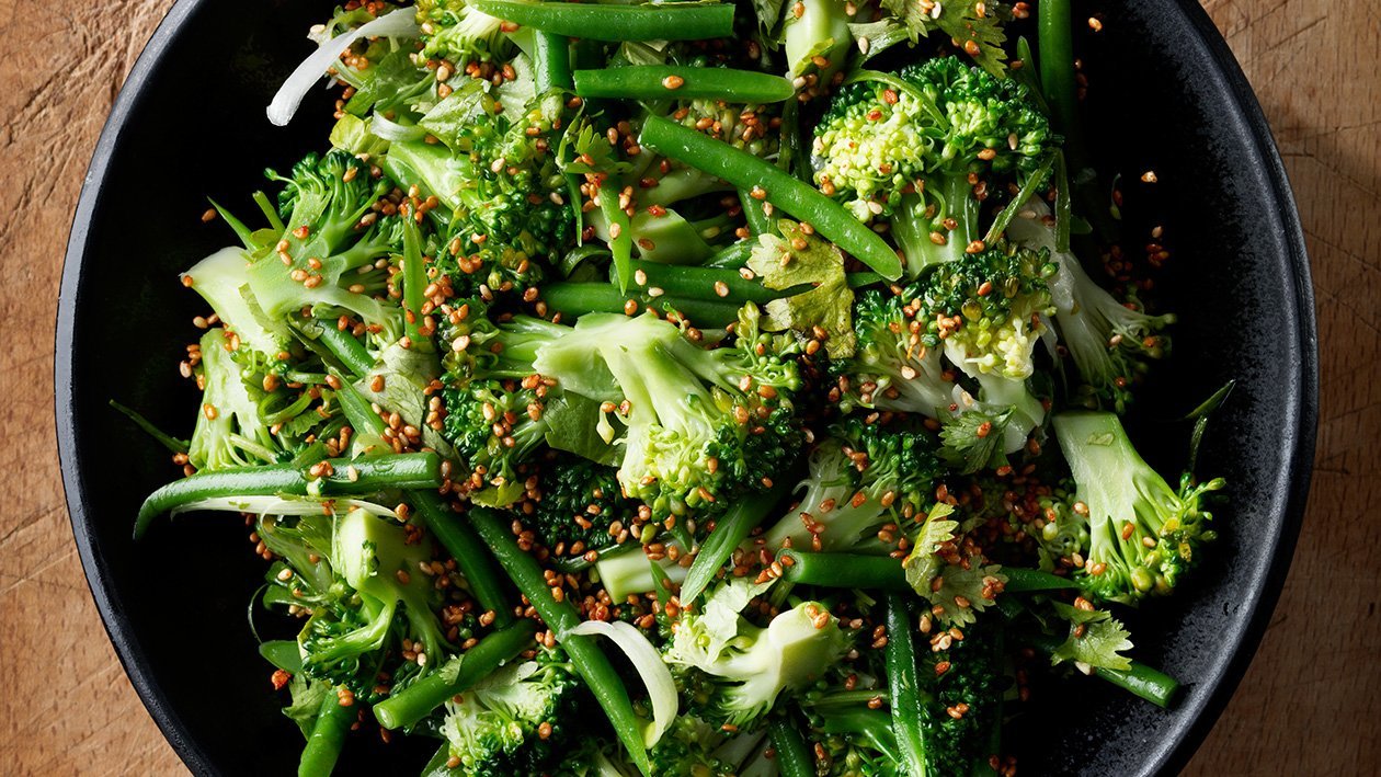 Broccoli med sesam, koriander og miso Broccoli med sesam, koriander og miso
