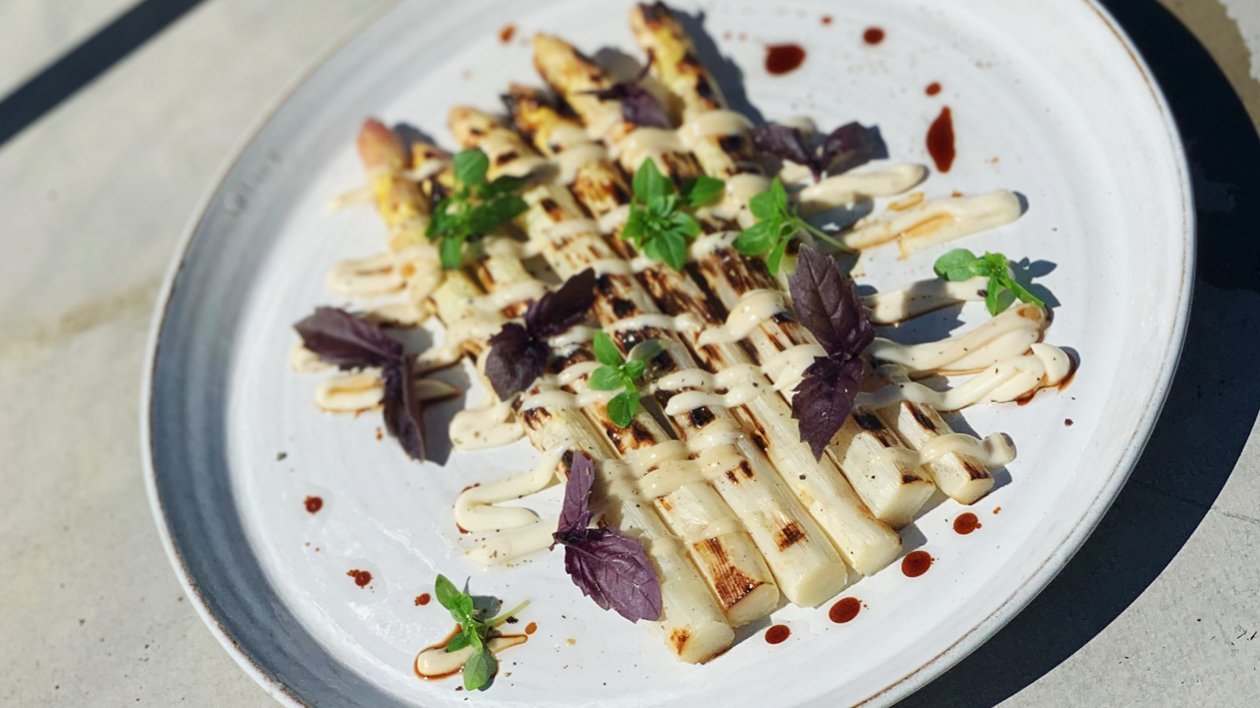 Grillet hvid asparges med miso Grillet hvid asparges med miso