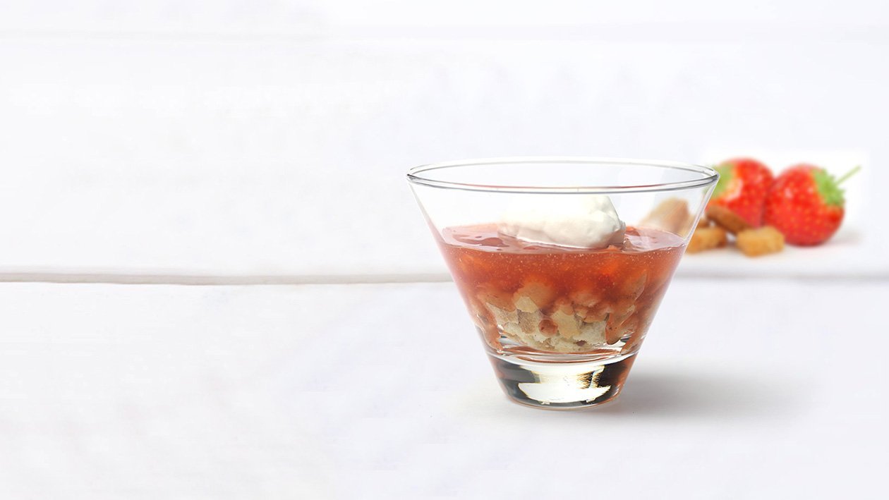 Jordbærcreme med rasp og fløde Jordbærcreme med rasp og fløde