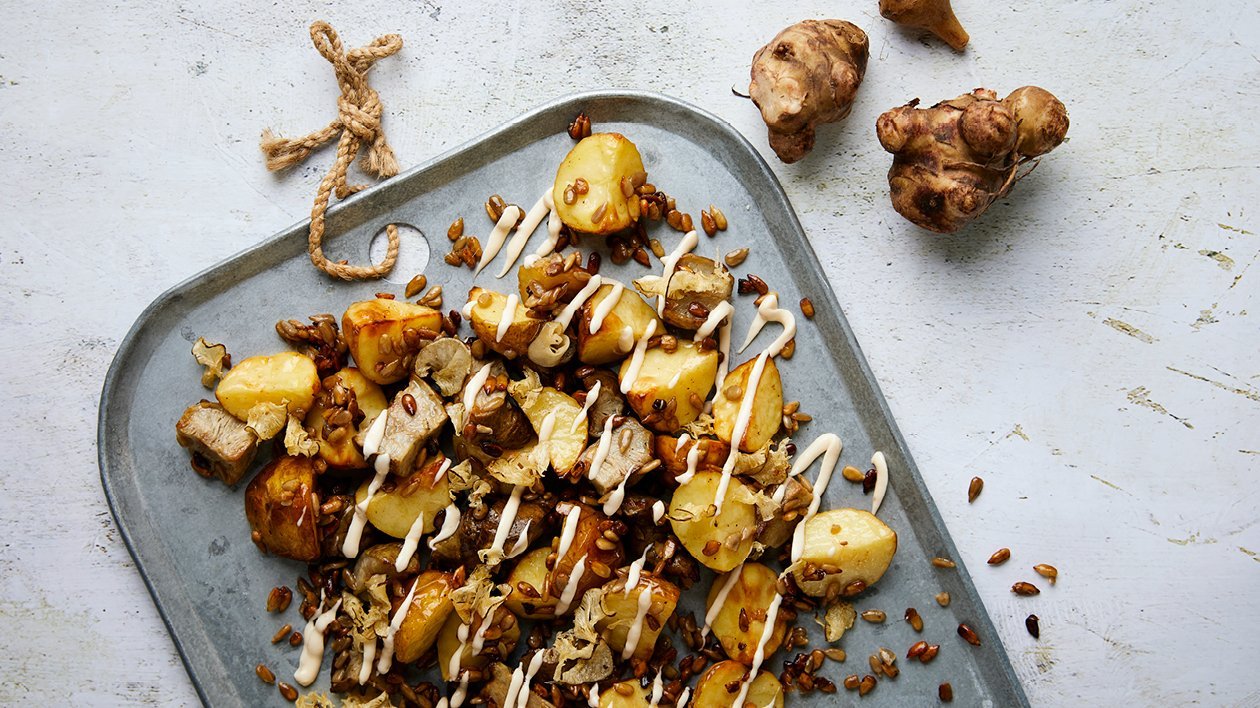 Jordskok-kartoffelsalat med mayonnaise med røgsmag Jordskok-kartoffelsalat med mayonnaise med røgsmag