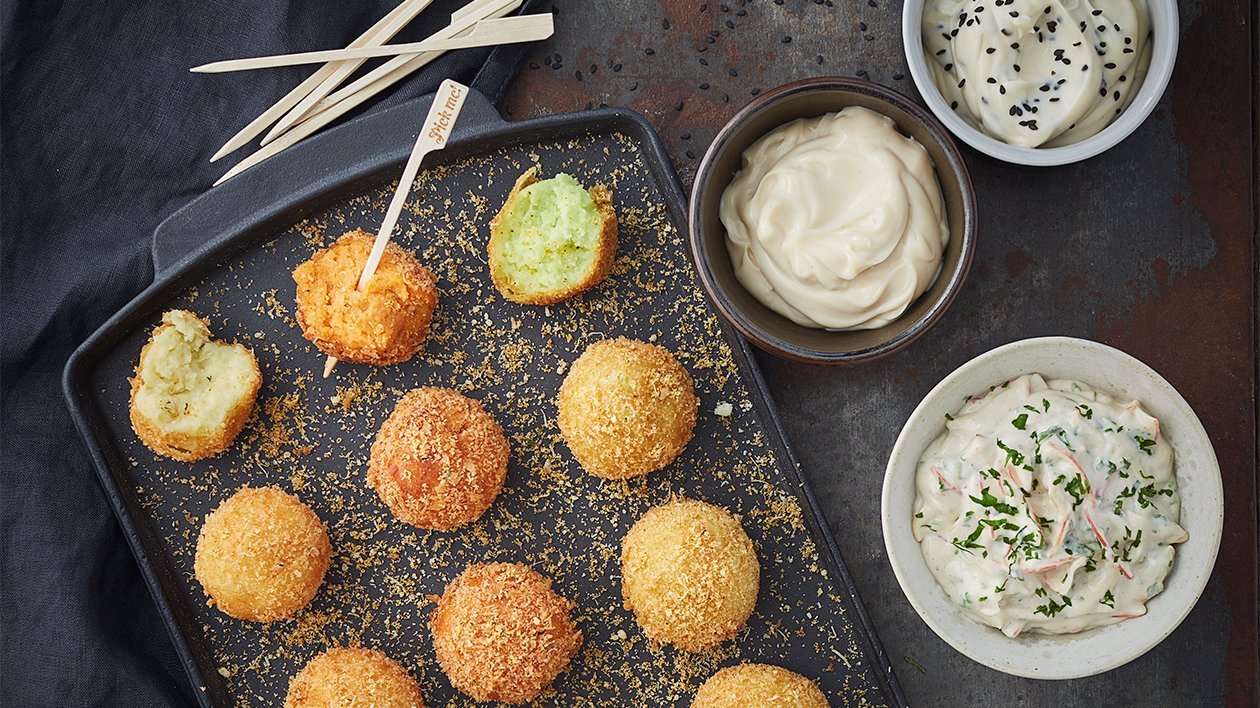 Sprøde kartoffelkroketter med tre slags dip Sprøde kartoffelkroketter med tre slags dip
