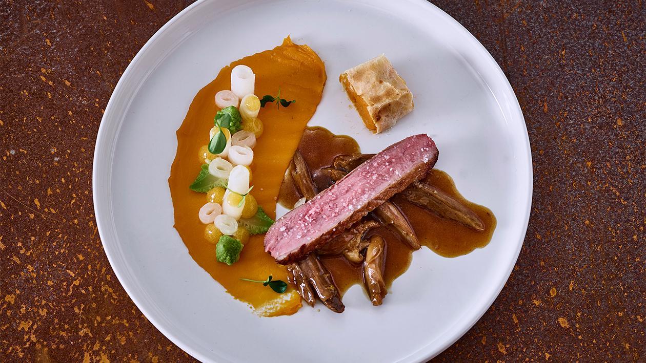 2 mal Ente mit Orangensauce Kürbis und Süßkartoffelstrudel 2 mal Ente mit Orangensauce Kürbis und Süßkartoffelstrudel