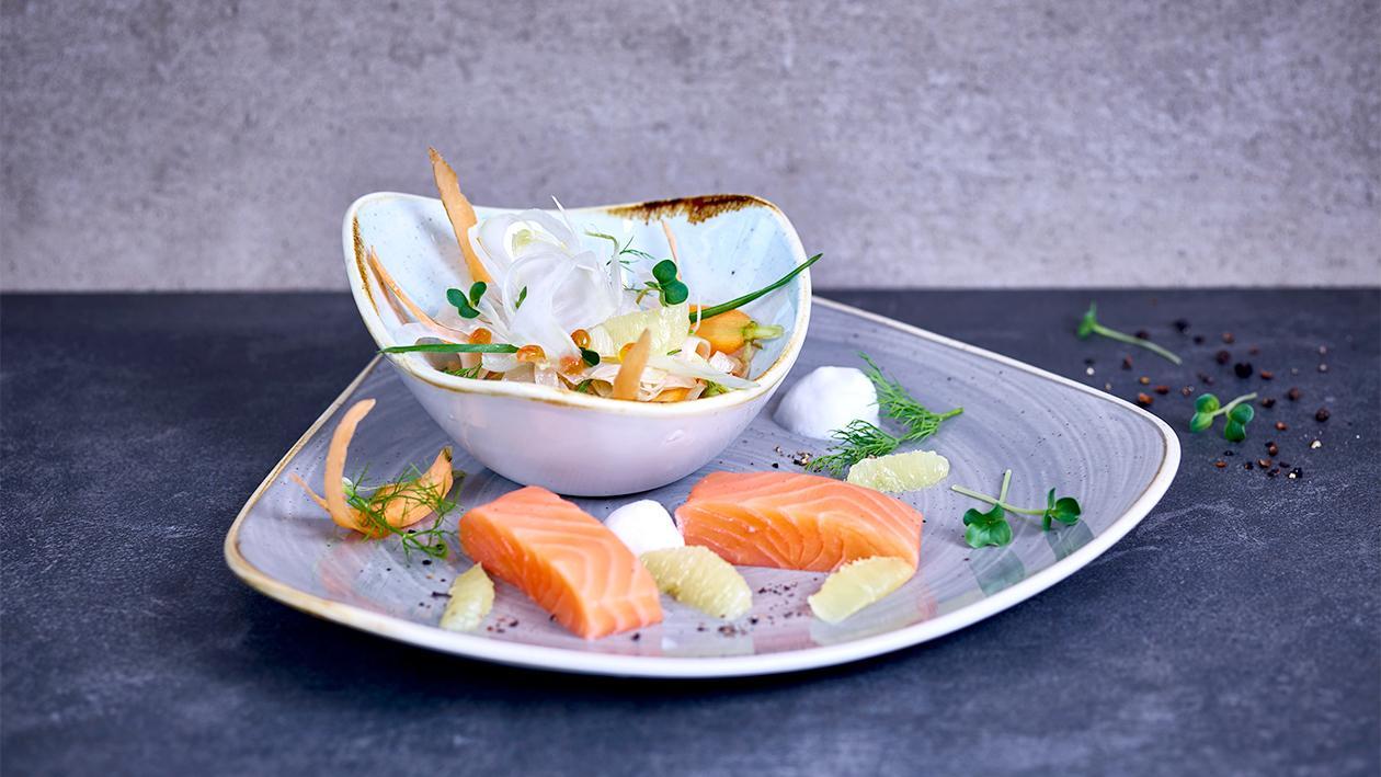 42 Grad Lachs mit süßer Zitrone und Fenchel-Karotten Salat 42 Grad Lachs mit süßer Zitrone und Fenchel-Karotten Salat