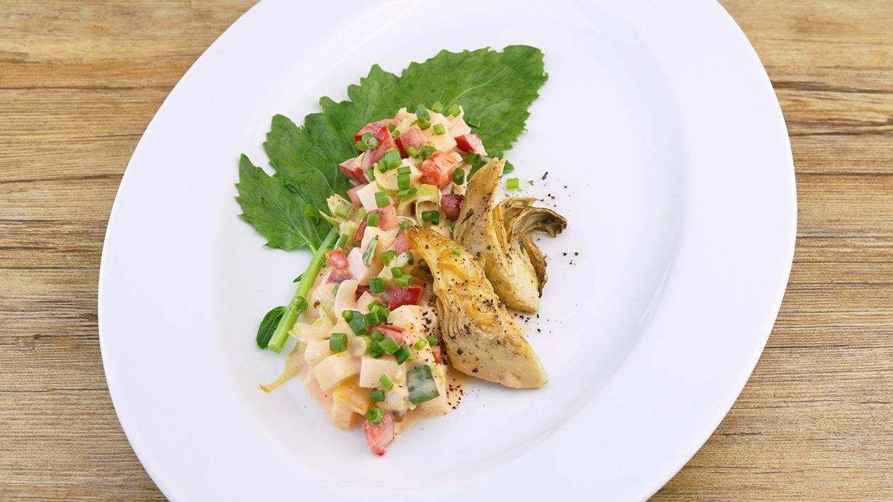 Artischocken auf Kohlrabi-, Paprika- und Apfelsalat Artischocken auf Kohlrabi-, Paprika- und Apfelsalat