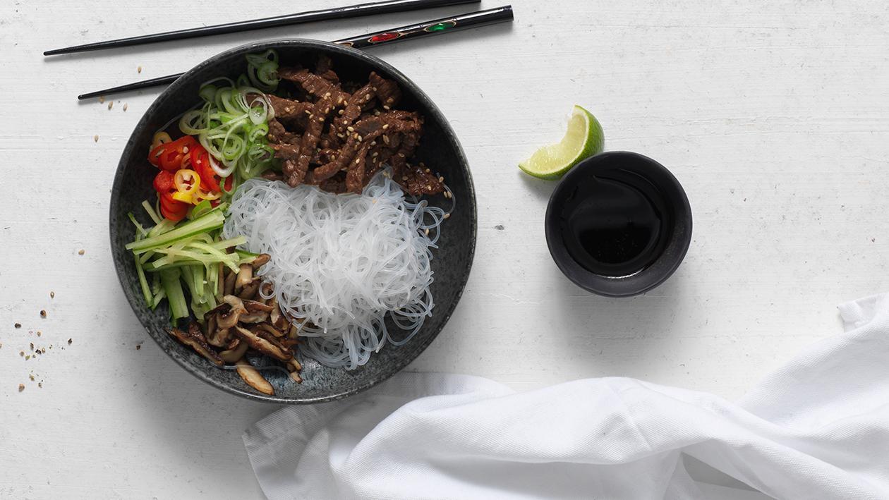 Asiatischer Glasnudelsalat mit Rindfleisch Asiatischer Glasnudelsalat mit Rindfleisch