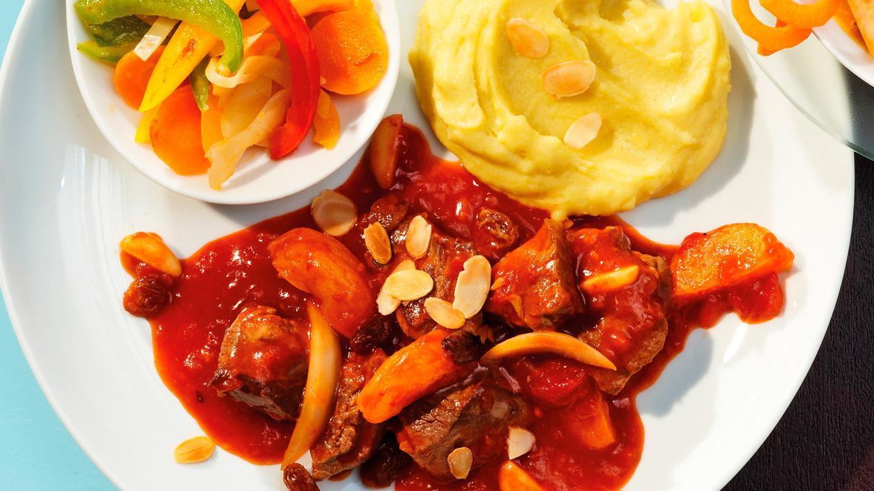 Babooti mit Lamm und Aprikosen, Chakalaka und Milipap Babooti mit Lamm und Aprikosen, Chakalaka und Milipap