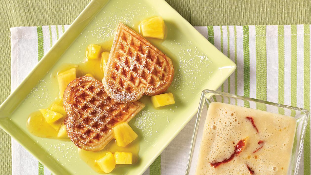 Bananenwaffeln mit Orangen-Mango-Salat Bananenwaffeln mit Orangen-Mango-Salat