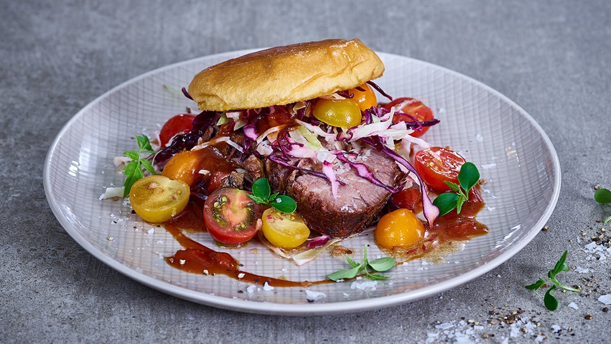 Beefbrisquet Burger mit Bourbon Chipotle Sauce Beefbrisquet Burger mit Bourbon Chipotle Sauce