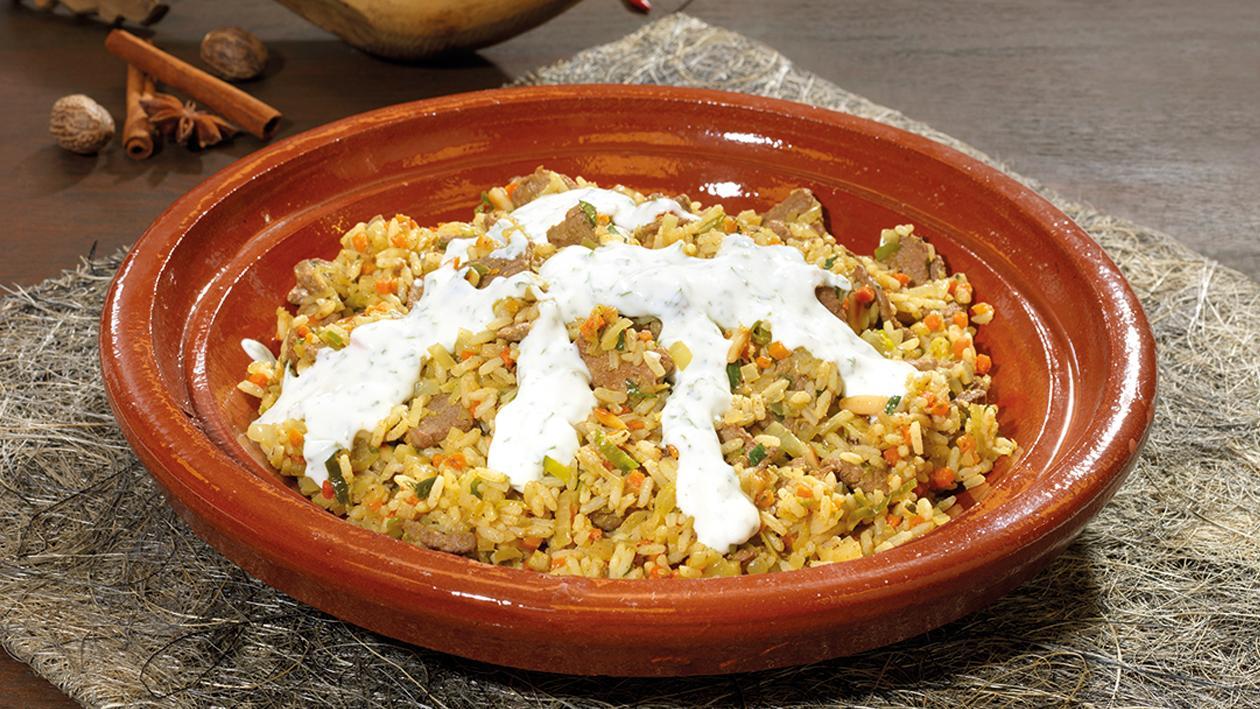 Biryani-Reis mit Lamm und Minz-Dipp Biryani-Reis mit Lamm und Minz-Dipp