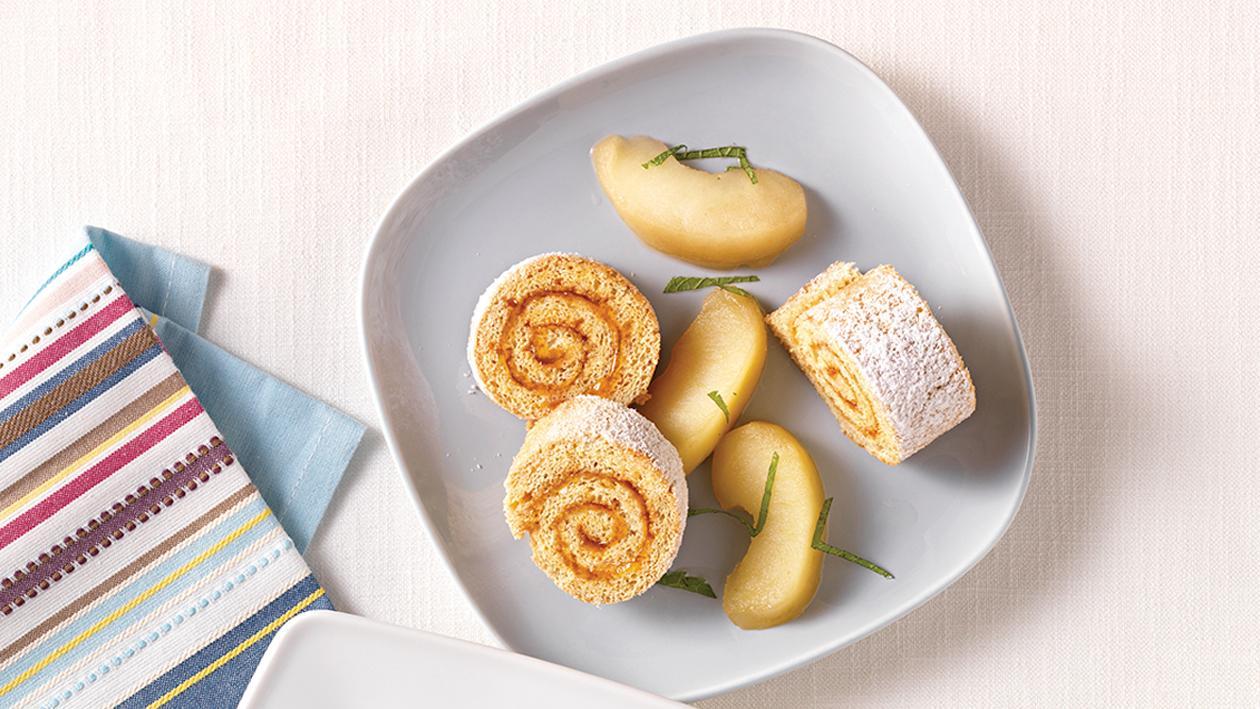 Biskuitroulade mit Apfel-Zimt-Kompott Biskuitroulade mit Apfel-Zimt-Kompott