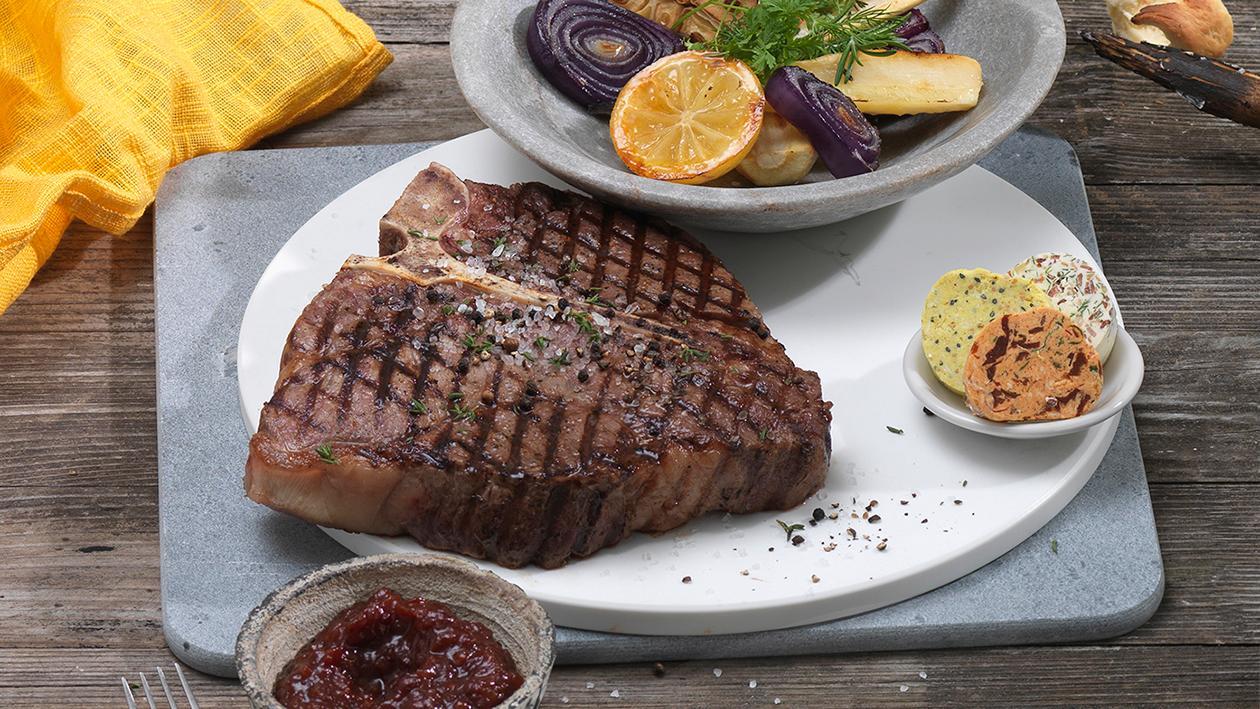 Bistecca fiorentina mit hausgemachtem Preiselbeer-Ketchup und Pastinaken Bistecca fiorentina mit hausgemachtem Preiselbeer-Ketchup und Pastinaken