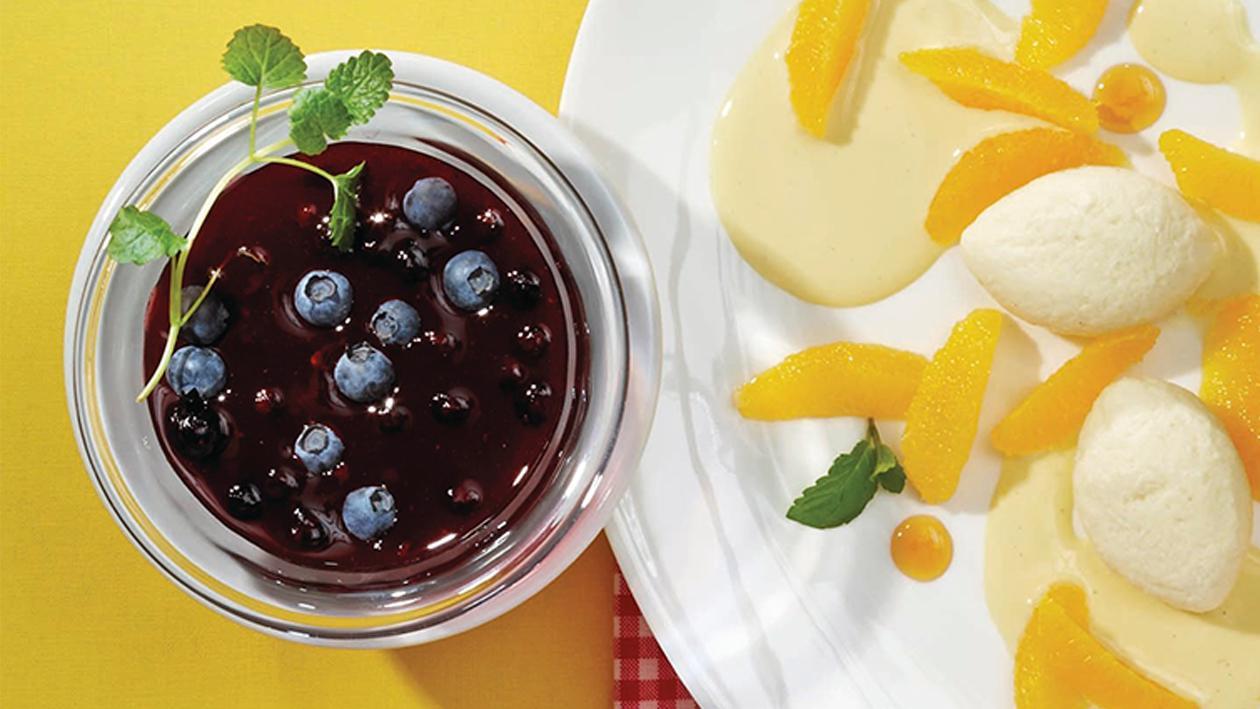 Blaubeerfrucht-Kaltschale mit frischen Beeren Blaubeerfrucht-Kaltschale mit frischen Beeren