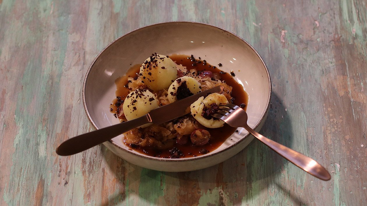 Blutwurst Knödel mit Trauben-Kraut Blutwurst Knödel mit Trauben-Kraut