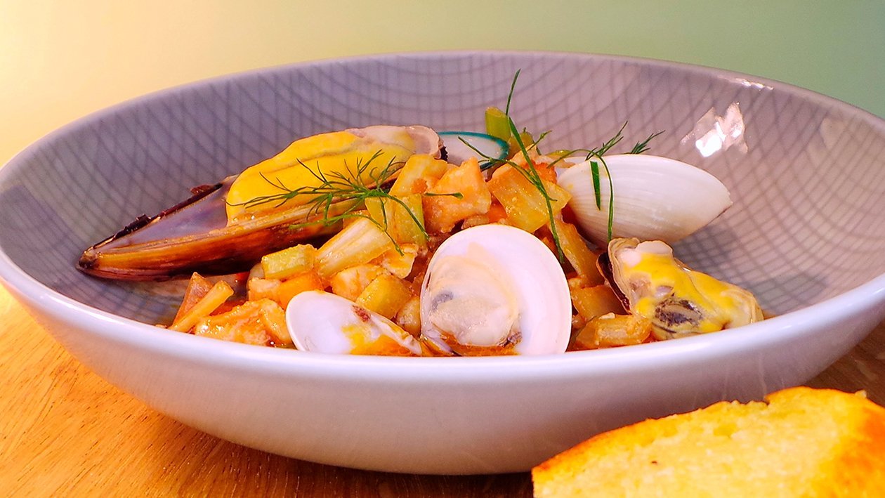 Bouillabaisse mit Crostini und Sauce Rouille Bouillabaisse mit Crostini und Sauce Rouille