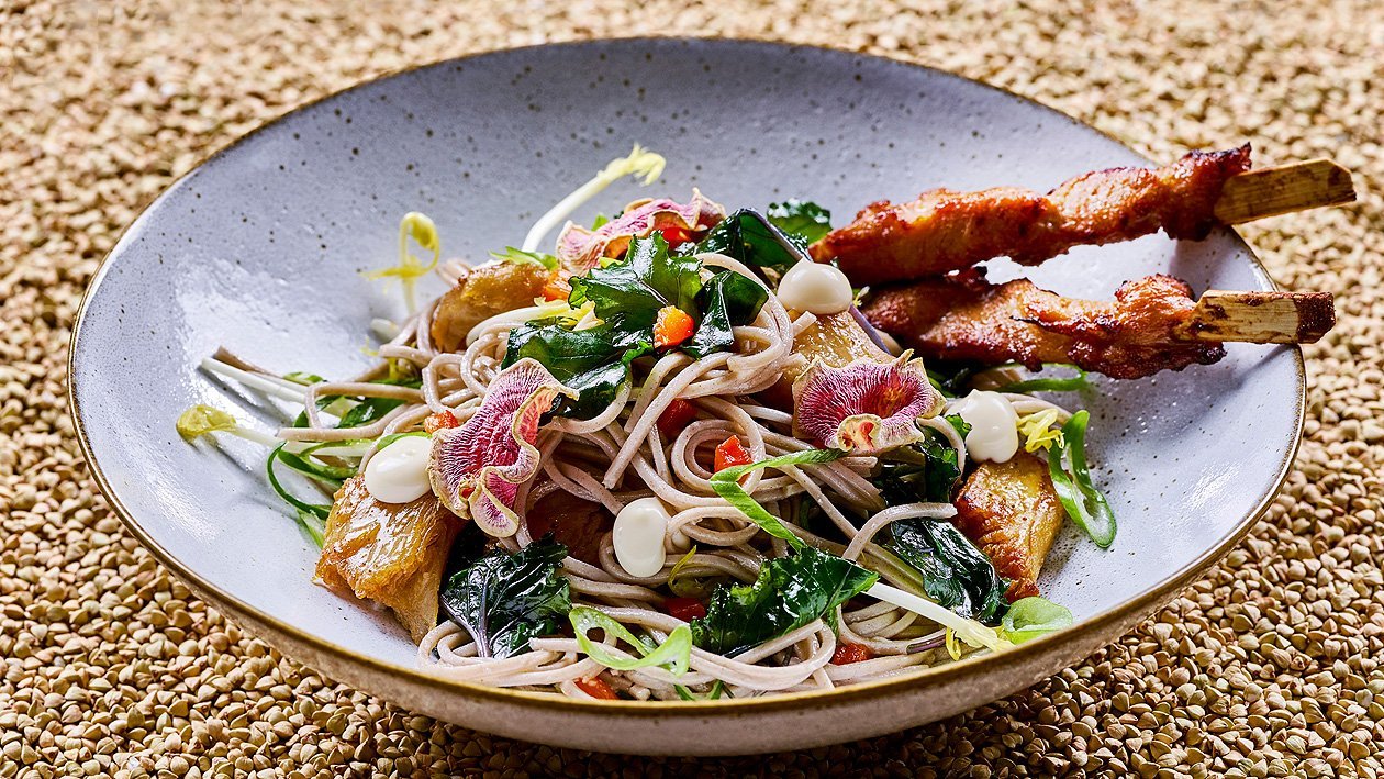 Buchweizen- Nudelsalat mit Limonen Sauce mit BBQ Chicken Buchweizen- Nudelsalat mit Limonen Sauce mit BBQ Chicken