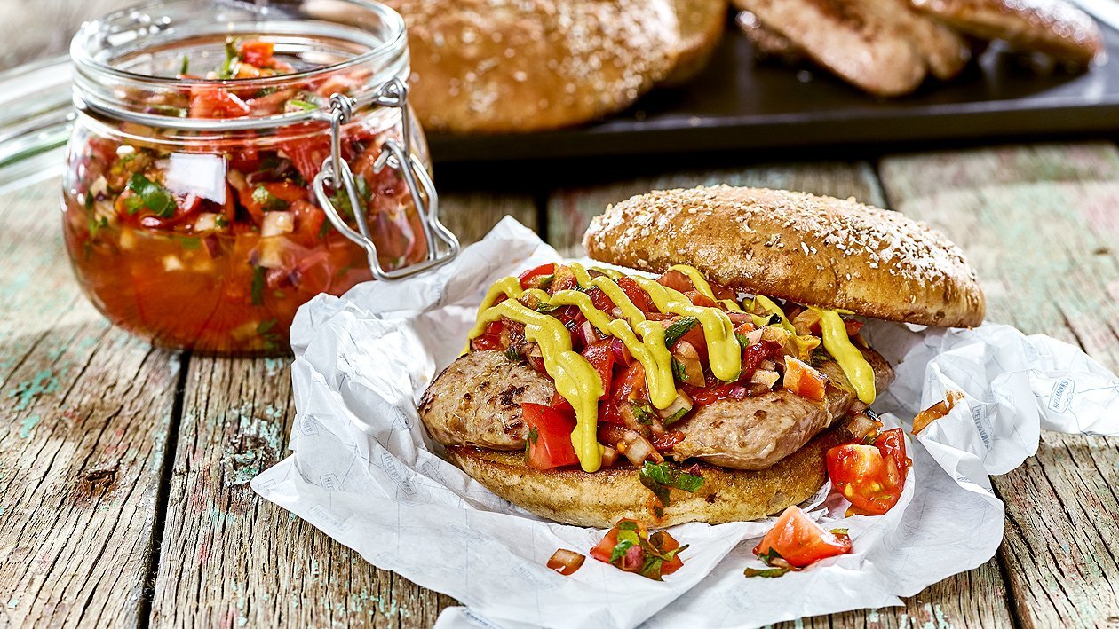Choripán Burger mit Tomatensalsa Choripán Burger mit Tomatensalsa