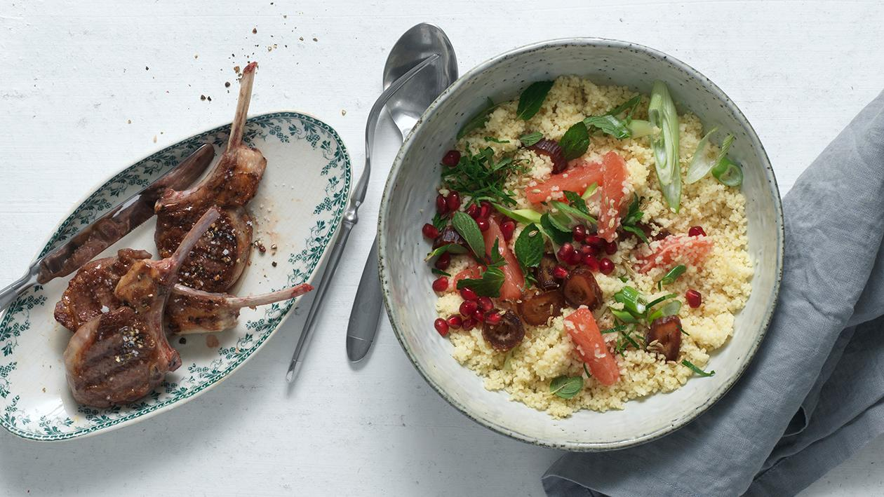 Couscous-Salat mit grillierten Lamm-Koteletts Couscous-Salat mit grillierten Lamm-Koteletts
