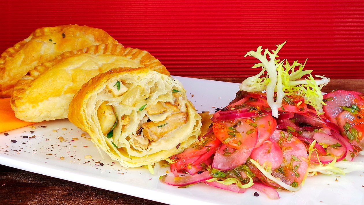 Empenadas mit Pilzfüllung und Radieschensalat Empenadas mit Pilzfüllung und Radieschensalat