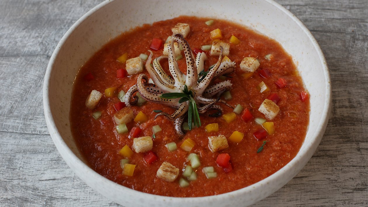 Gazpacho mit gebratenem Calamar Gazpacho mit gebratenem Calamar