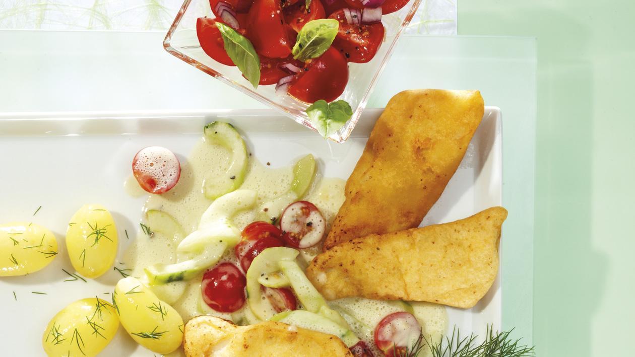 Gebackener Kabeljau mit Schmorgurken, Dillkartoffeln und Tomatensalat Gebackener Kabeljau mit Schmorgurken, Dillkartoffeln und Tomatensalat