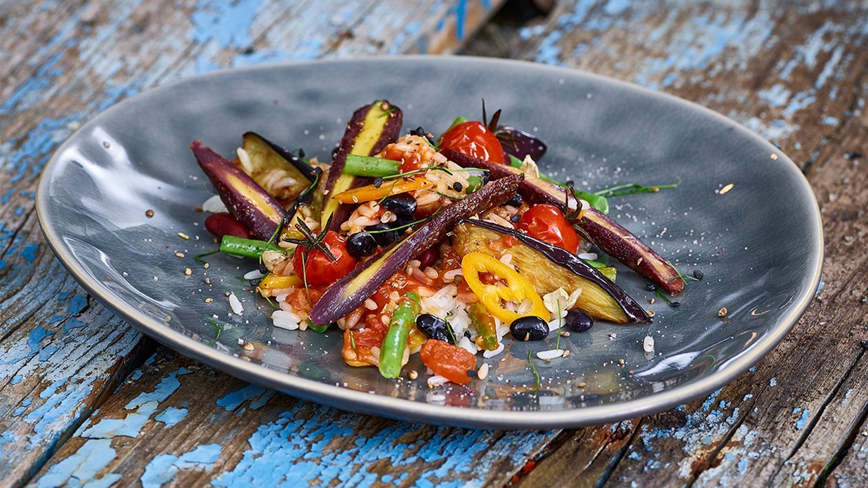 Gebratener Reis mit Auberginen und Tomatensalsa