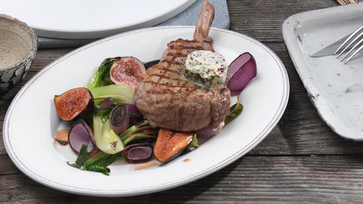 Gegrillte Kalbskotlettes mit Senfkohl Gegrillte Kalbskotlettes mit Senfkohl
