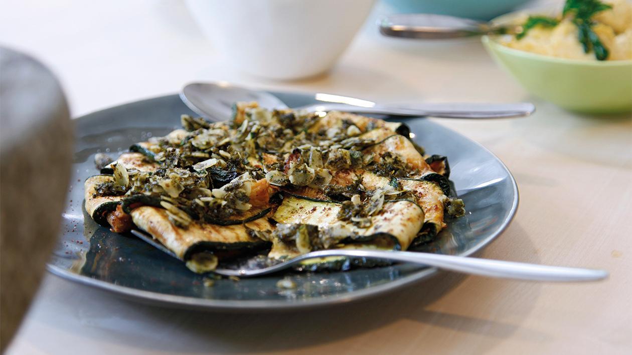 Gegrillte Zucchinin mit Minze und Baharat Gegrillte Zucchinin mit Minze und Baharat