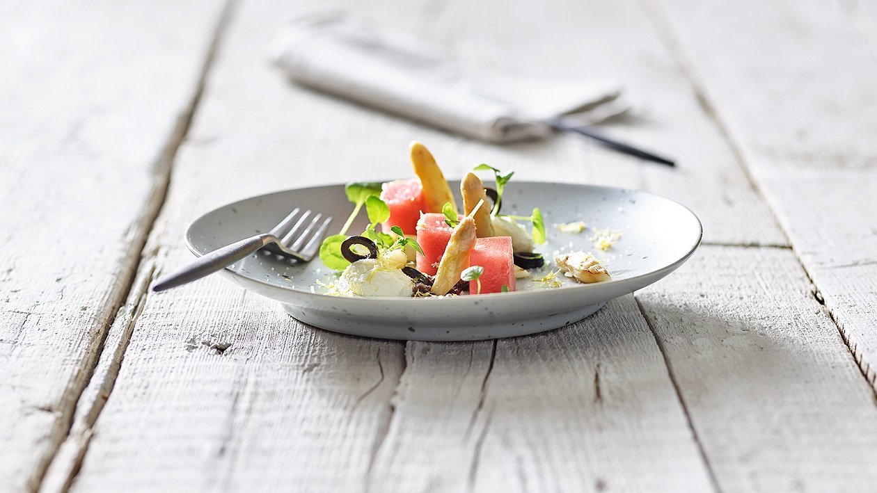 Gegrillter Spargel mit Melone, Feta und Oliven Gegrillter Spargel mit Melone, Feta und Oliven