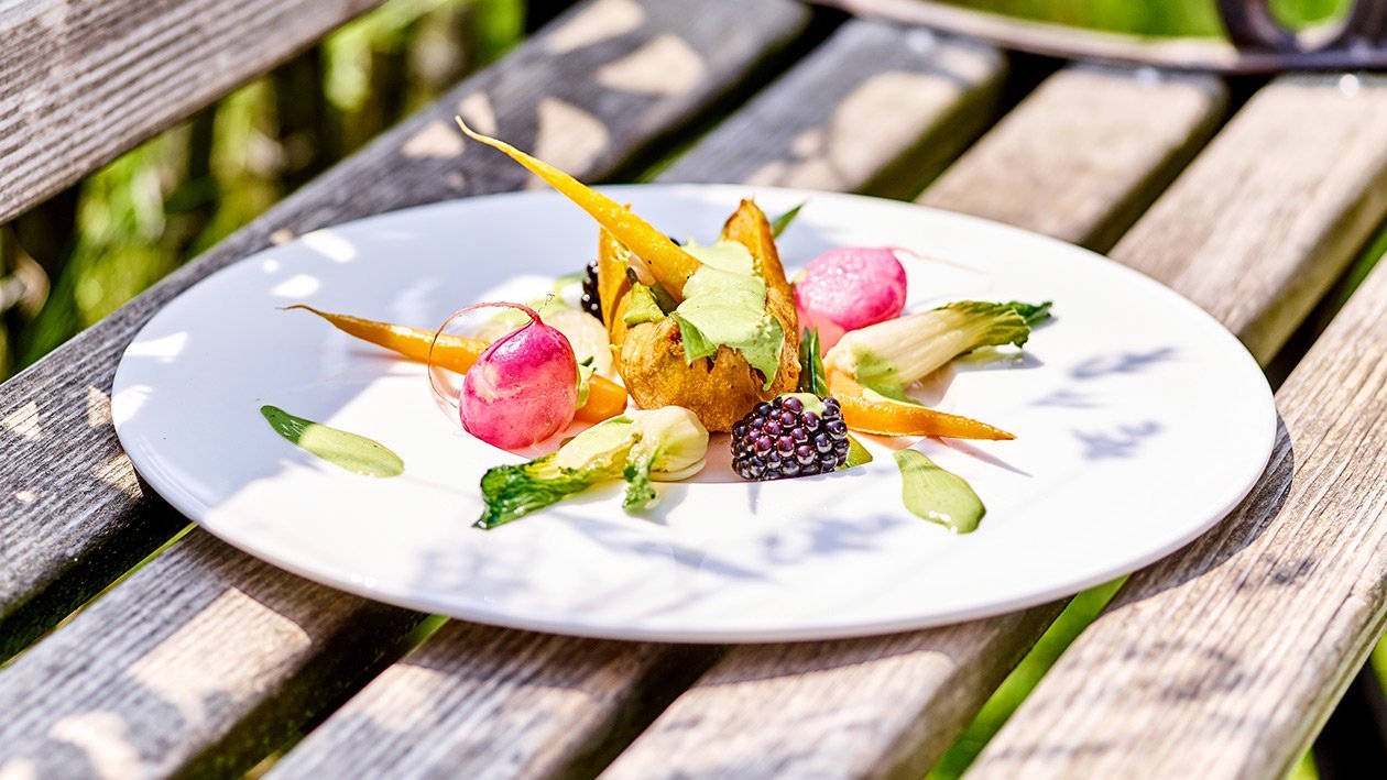 Gemüse Chaos: Grill Batate mit verschieden Gemüse aus dem Frühjahrsbeet und geschäumter Spinat Gemüse Chaos: Grill Batate mit verschieden Gemüse aus dem Frühjahrsbeet und geschäumter Spinat
