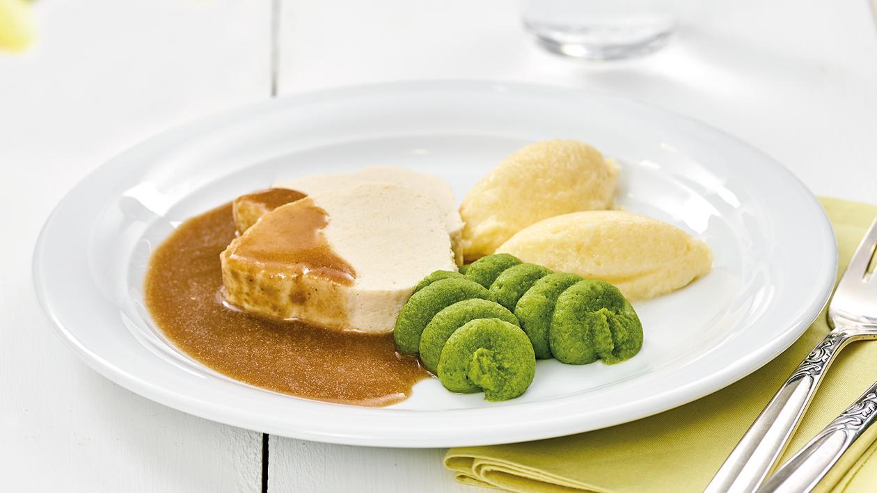 Geschmorte Kalbshaxe mit Kartoffelpüree und Lauch in pürierter Form Geschmorte Kalbshaxe mit Kartoffelpüree und Lauch in pürierter Form