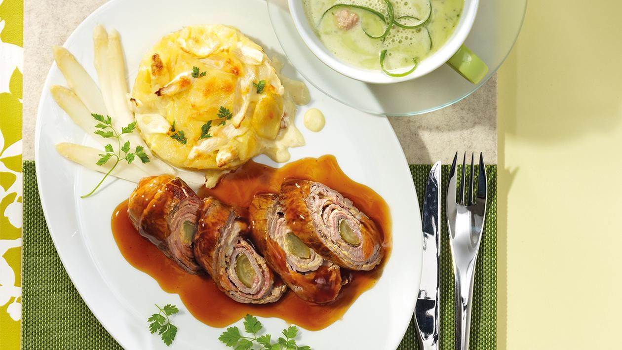 Geschmorte Rinderroulade an feiner Balsamicosauce und Kartoffel-Spargel-Gratin Geschmorte Rinderroulade an feiner Balsamicosauce und Kartoffel-Spargel-Gratin