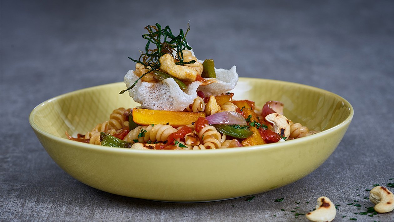 Geschmorter Kürbis mit Cashew Fusilli Geschmorter Kürbis mit Cashew Fusilli