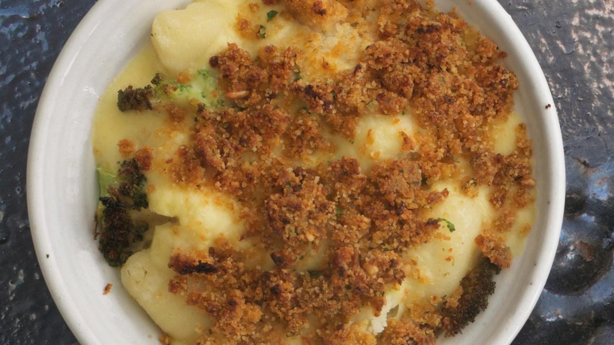 Gnocchis mit Blumenkohl und geräucherter Tofu-Brotkruste Gnocchis mit Blumenkohl und geräucherter Tofu-Brotkruste