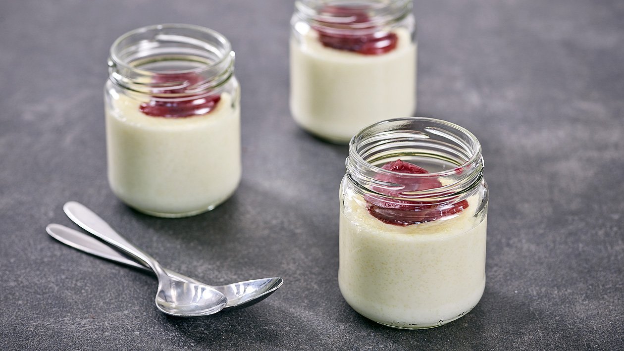 Grießpudding mit Glühwein -Zimtpflaumen Grießpudding mit Glühwein -Zimtpflaumen