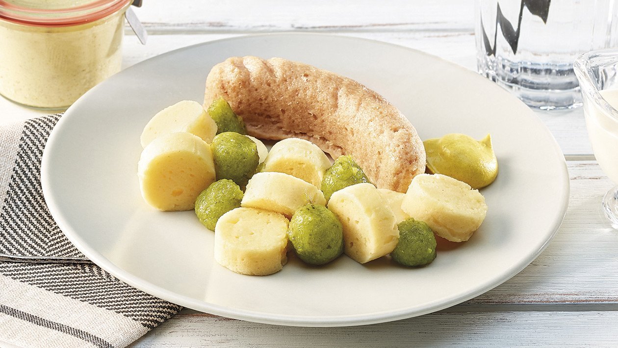 Grillierte Bockwurst mit Kartoffelsalat in pürierter Form Grillierte Bockwurst mit Kartoffelsalat in pürierter Form