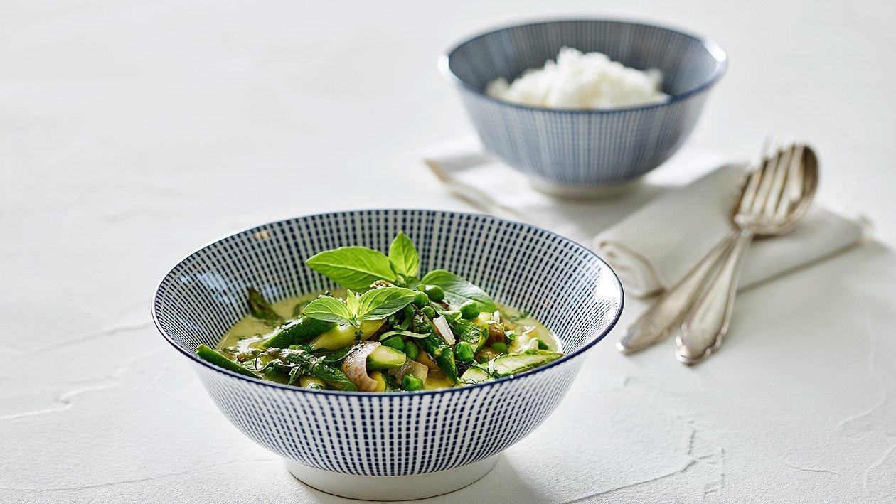 Grünes Curry mit Spargel, Schalotten und Erbsen Grünes Curry mit Spargel, Schalotten und Erbsen