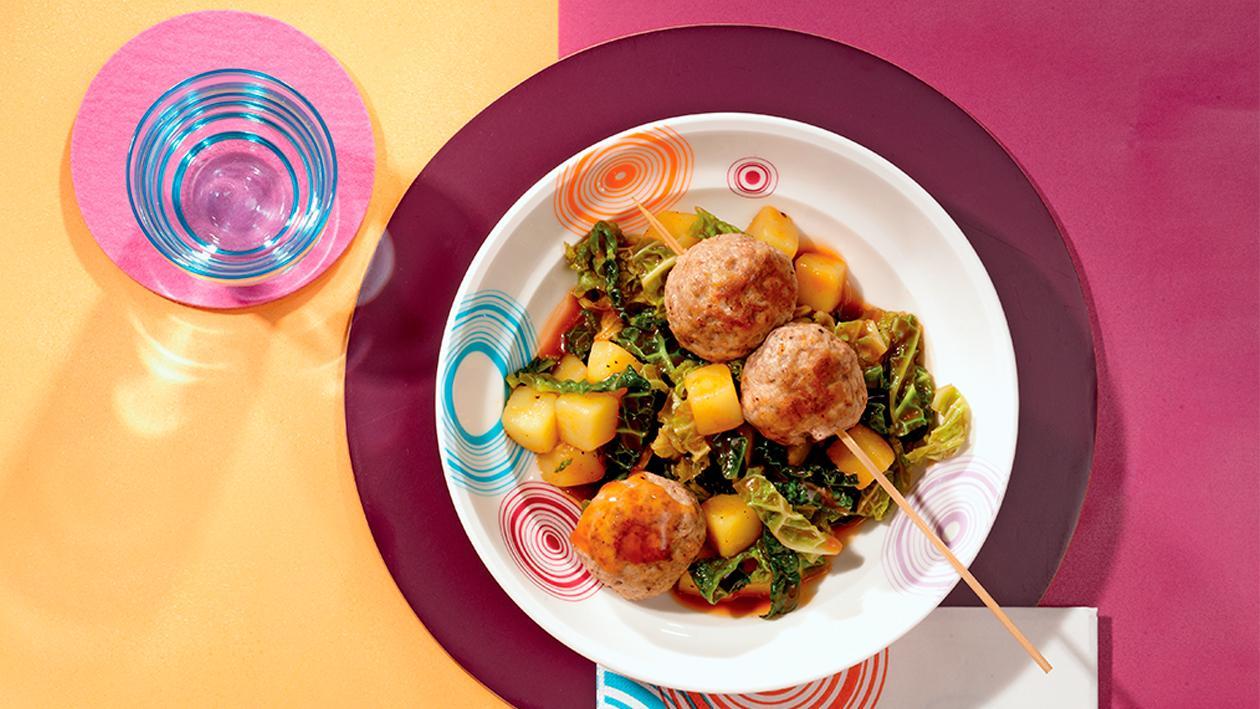 Hackbällchen-Pfanne mit Wirsing und Kartoffeln Hackbällchen-Pfanne mit Wirsing und Kartoffeln