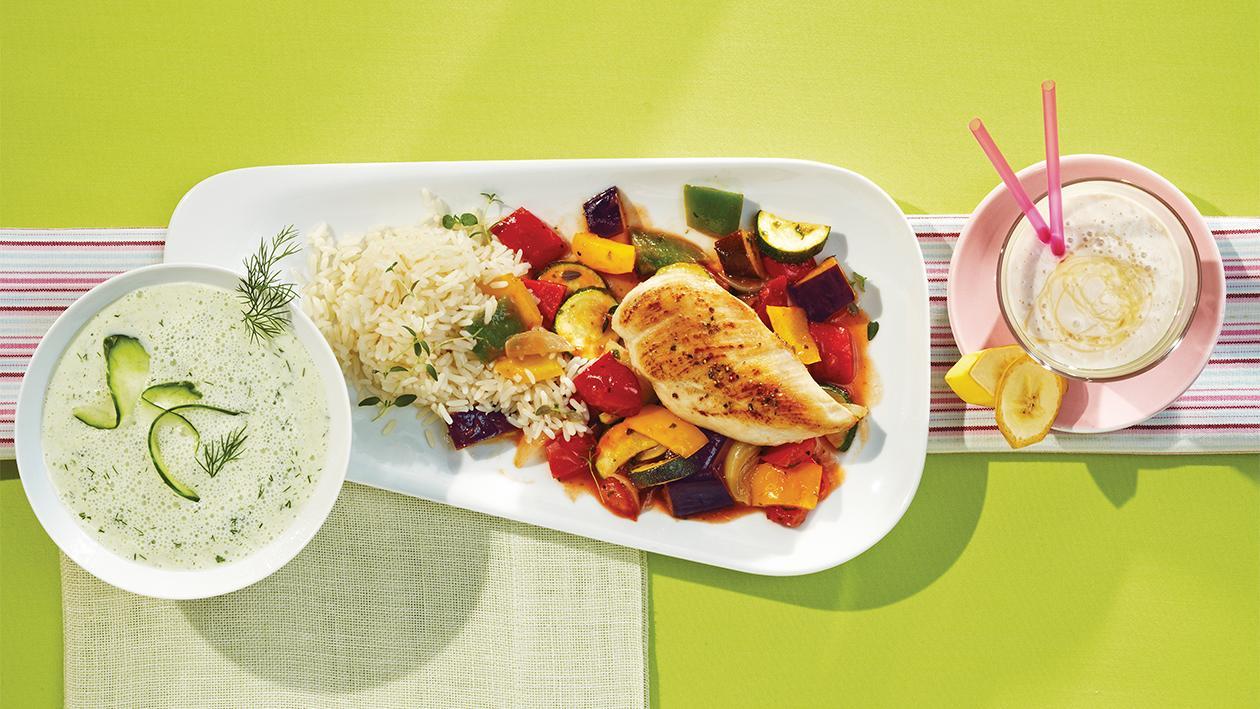Hähnchenbrustfilet auf Ratatouille-Reis-Bett Hähnchenbrustfilet auf Ratatouille-Reis-Bett