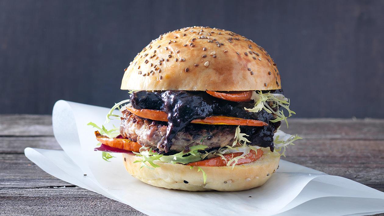 Hambuger mit Wildfleisch, Pilzen und Mandeln Hambuger mit Wildfleisch, Pilzen und Mandeln