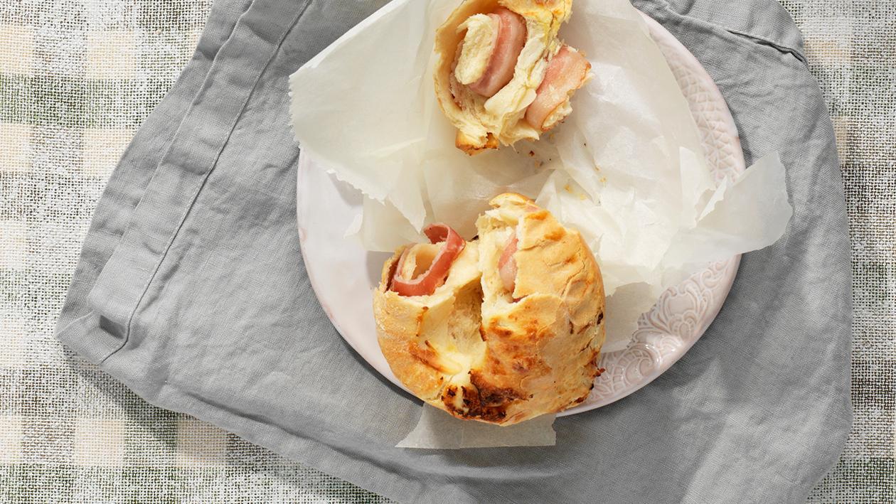 Hefeteig-Roulade mit Speck Hefeteig-Roulade mit Speck