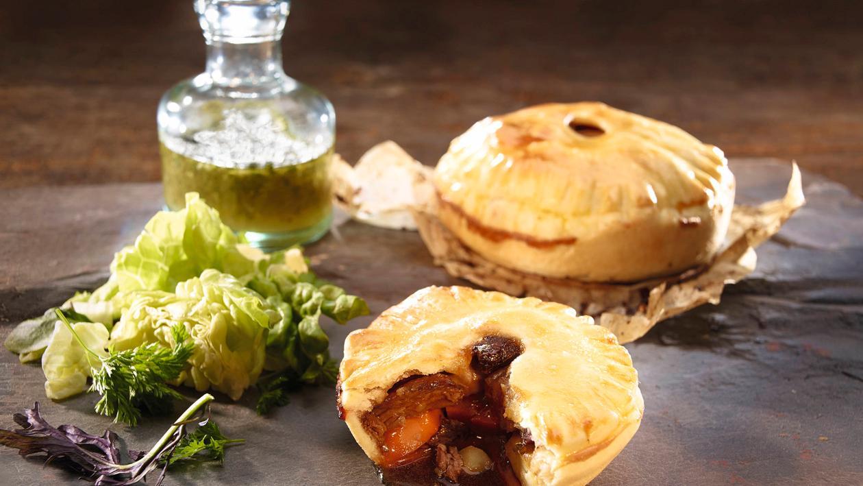 Hirsch-Pie mit herbstlichem Blattsalat Hirsch-Pie mit herbstlichem Blattsalat