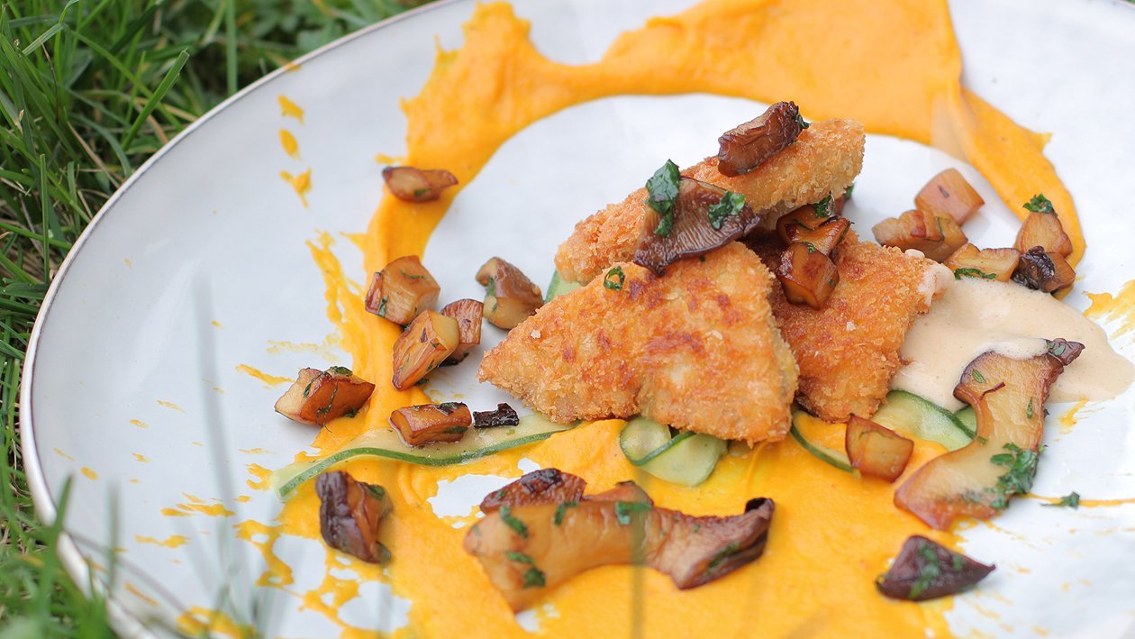 Jägerschnitzel mit Kräuterseitlingen und Süßkartoffelpüree Jägerschnitzel mit Kräuterseitlingen und Süßkartoffelpüree