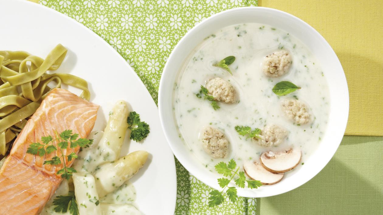 Kalbfleischcremesuppe mit Champignonklößchen und Kräutern Kalbfleischcremesuppe mit Champignonklößchen und Kräutern