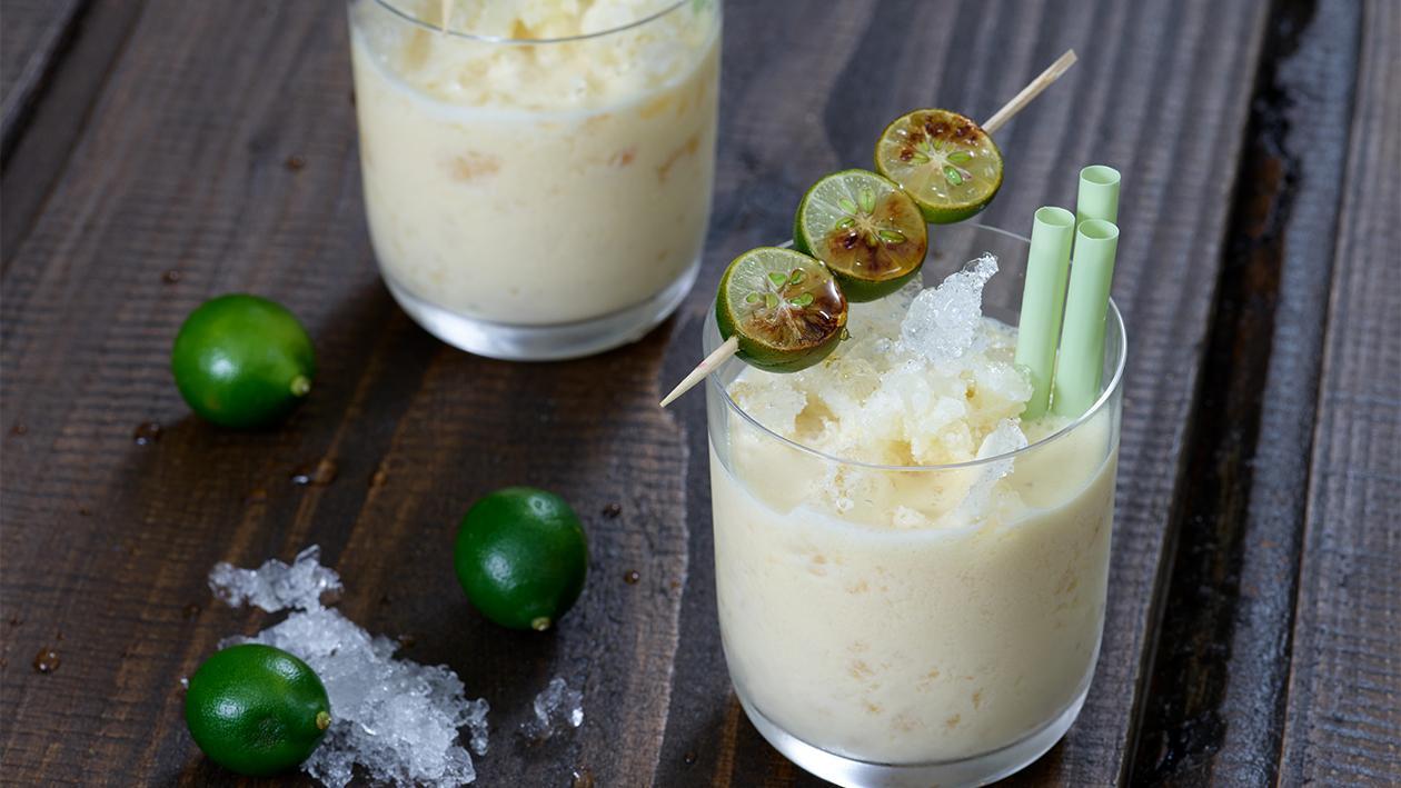 Kalter Smoothie-Tee von Passionsfrucht & Joghurt Kalter Smoothie-Tee von Passionsfrucht & Joghurt