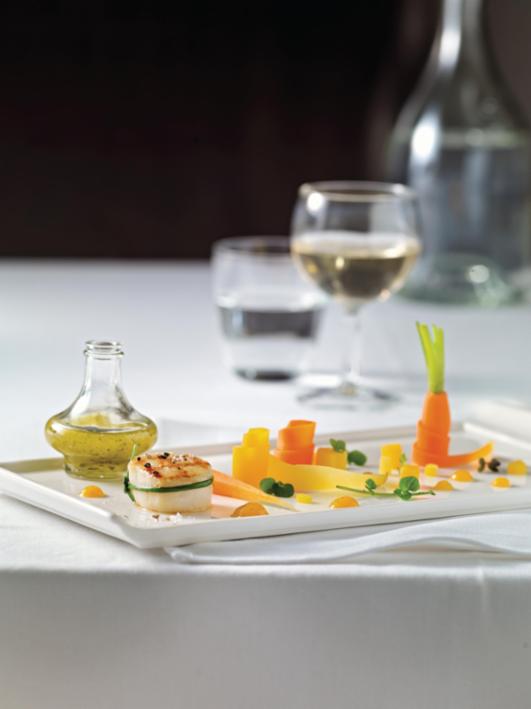 Karotten-Vanille-Salat mit grillierter Jakobsmuschel und Salz-Zitrone Karotten-Vanille-Salat mit grillierter Jakobsmuschel und Salz-Zitrone