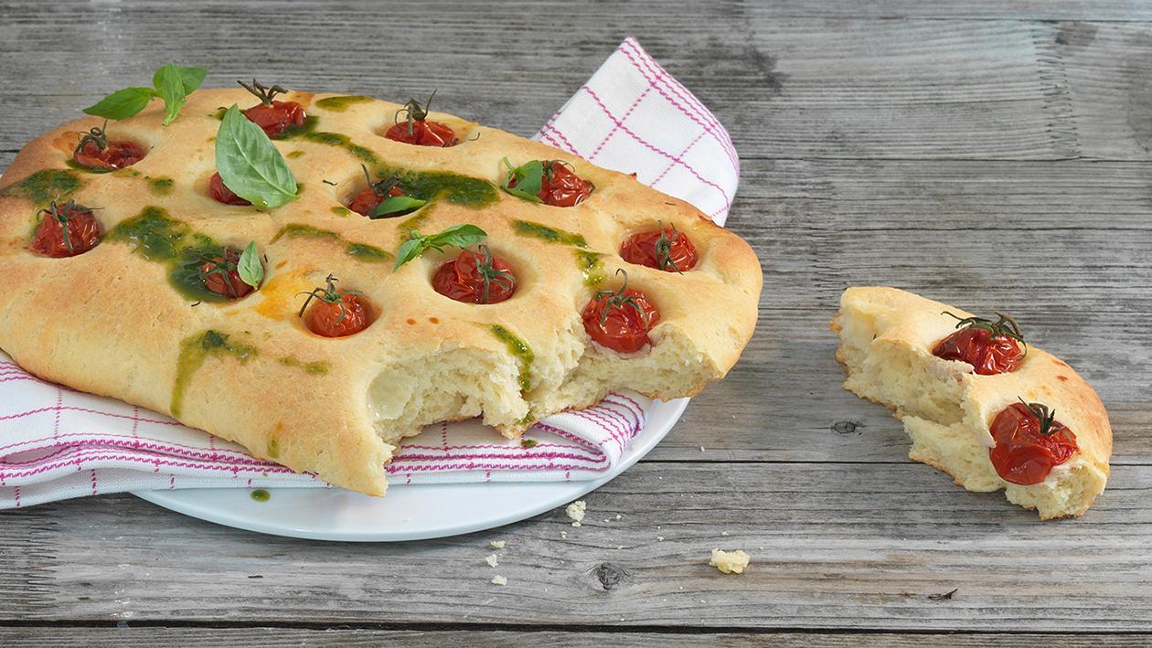 Kartoffel-Focaccia mit Cherry Tomaten Kartoffel-Focaccia mit Cherry Tomaten
