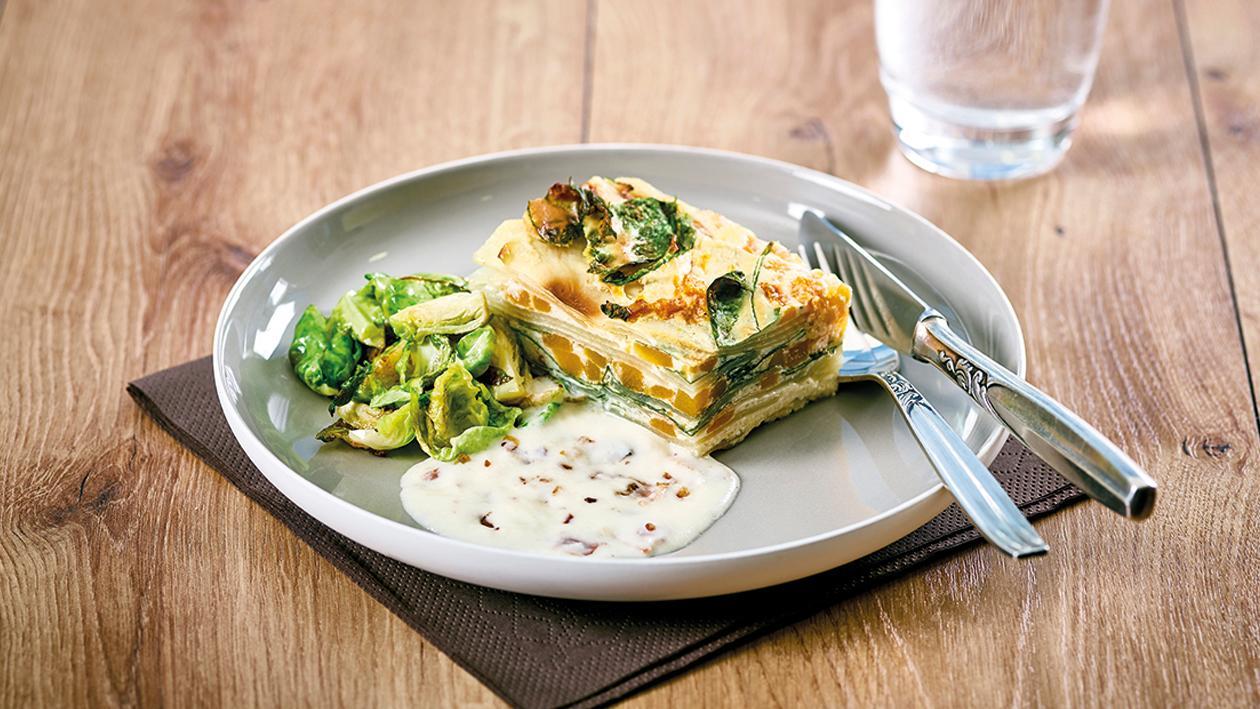 Kartoffel-Kürbis Auflauf mit Specksauce und Rosenkohl Kartoffel-Kürbis Auflauf mit Specksauce und Rosenkohl
