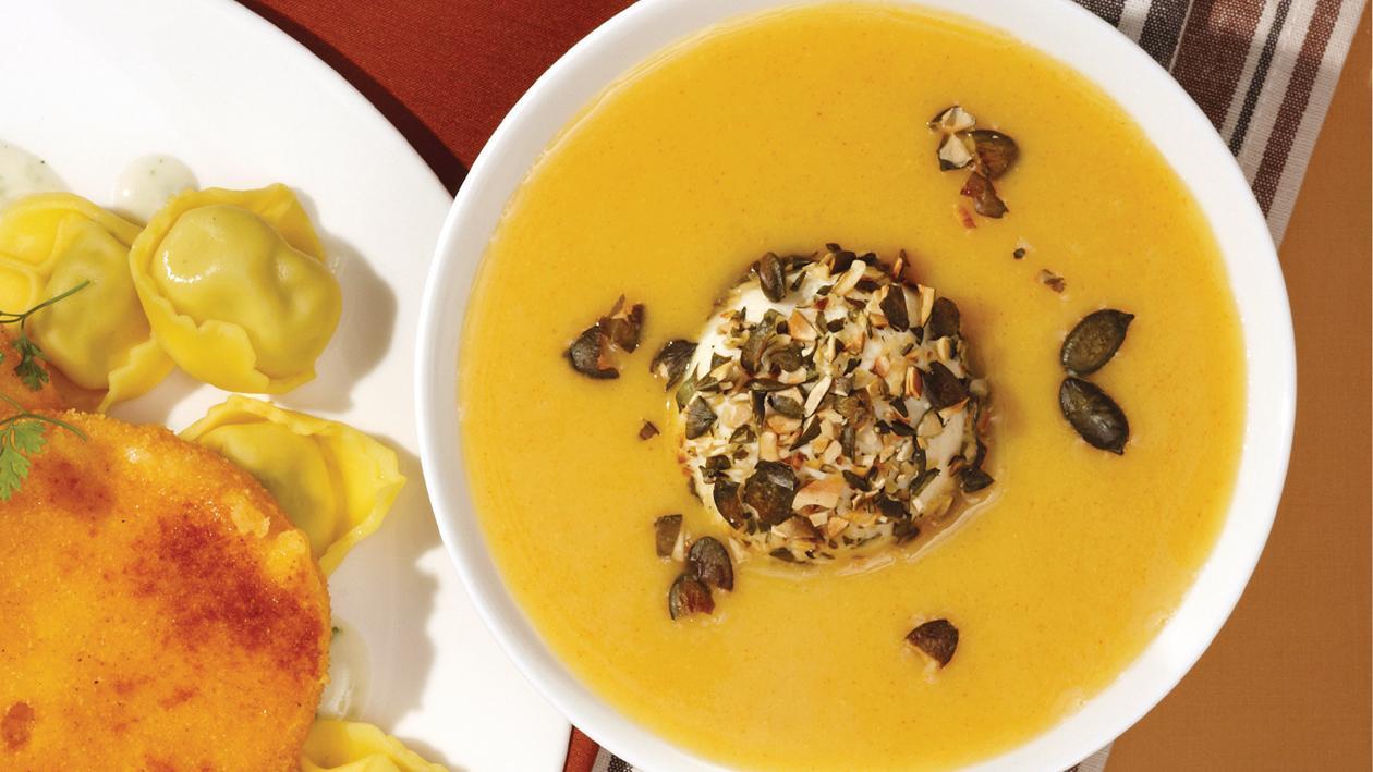 Kartoffel-Kürbiscremesuppe mit Sternanis und Marillen-Topfenknödel Kartoffel-Kürbiscremesuppe mit Sternanis und Marillen-Topfenknödel